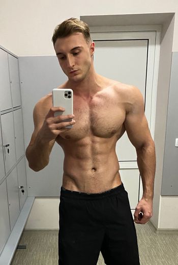 nude tom_hardd showing fit