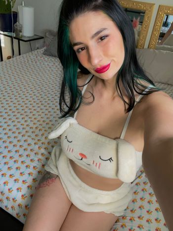 nude trippylunax latina selfie