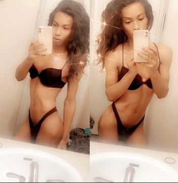 nude tsprincess01 doing latina selfie