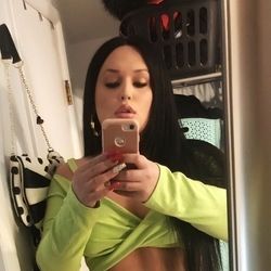 nude tssabrinax posting latina selfie