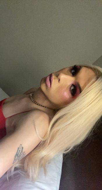 nude tsvalentinaaa posting lesbian selfie