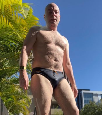 nude tvbloke showing australia selfie