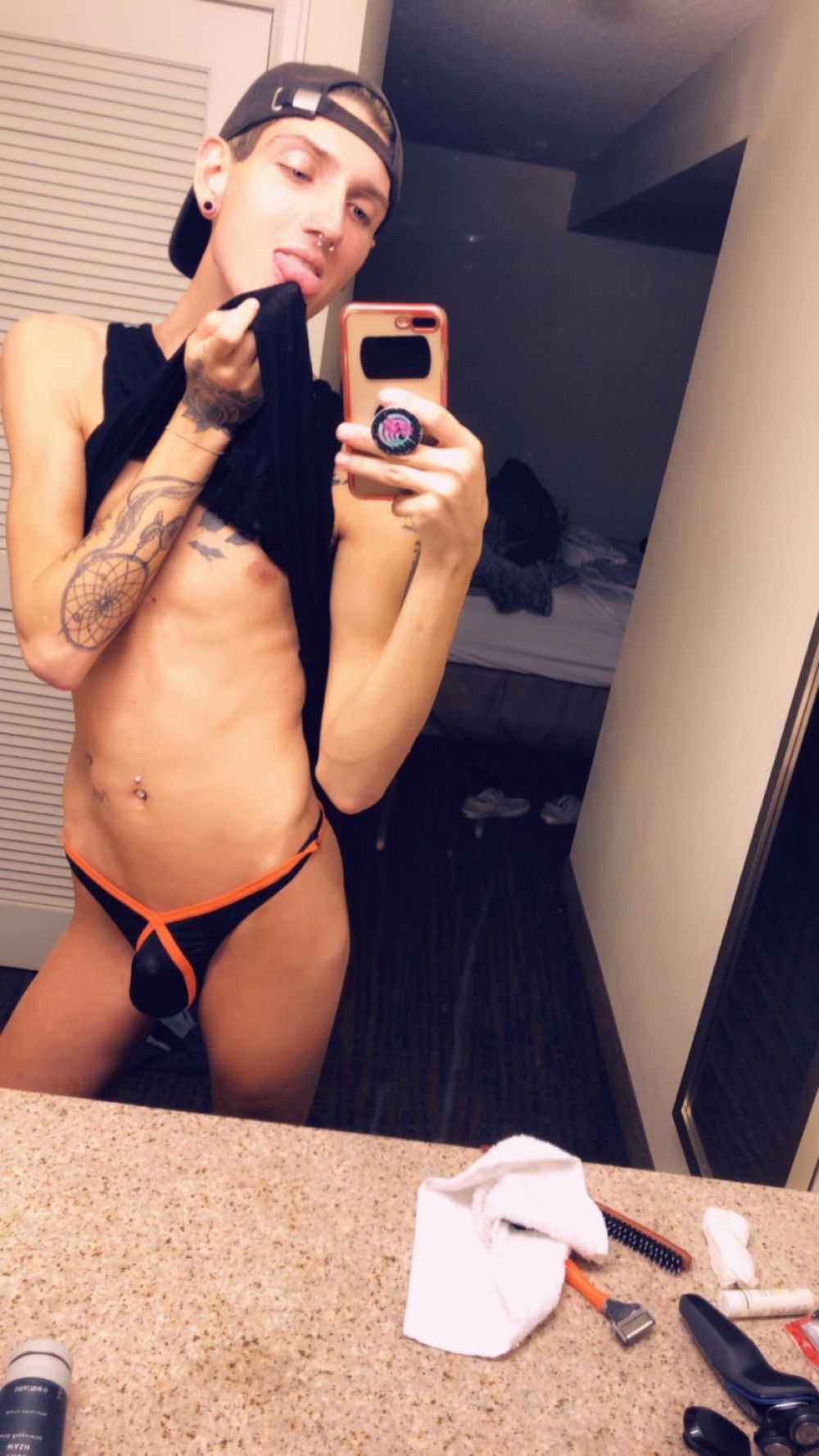 twnknikkibabyyy OnlyFans showing united states