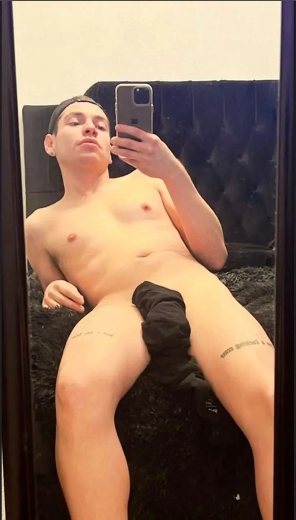 u217319935 OnlyFans leaking male