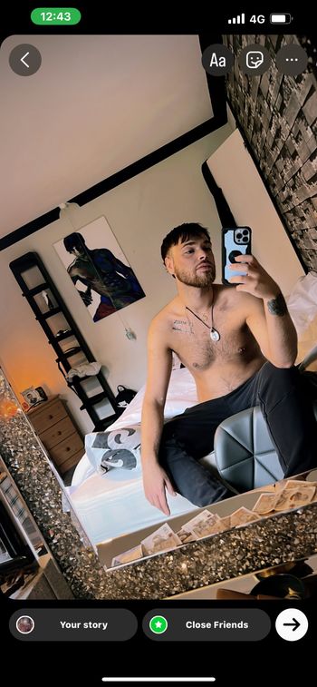 u220230525 OnlyFans United Kingdom selfie