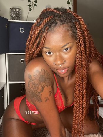 nude vaayxo doing custom content selfie