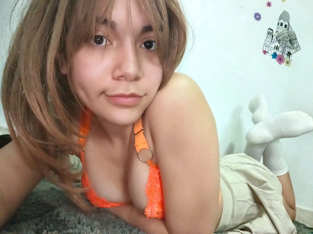 vaiolet1314 OnlyFans doing asian