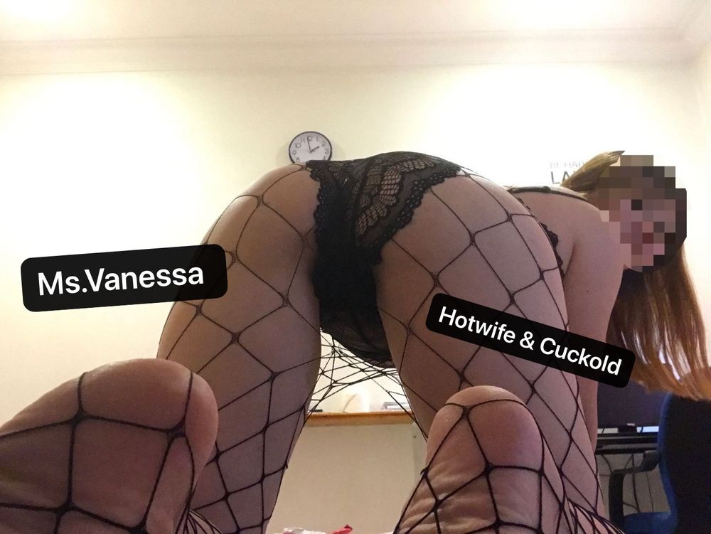 vanessavanvan OnlyFans showing custom content