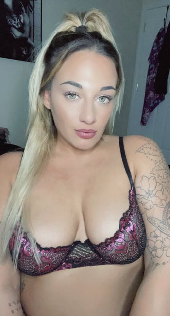 nude vanillacherry10 doing white selfie