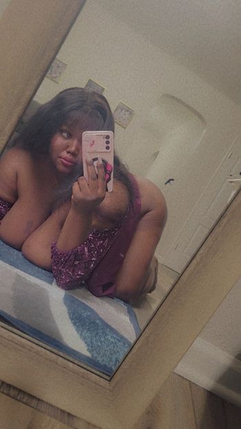 nude viccivixen doing ebony selfie