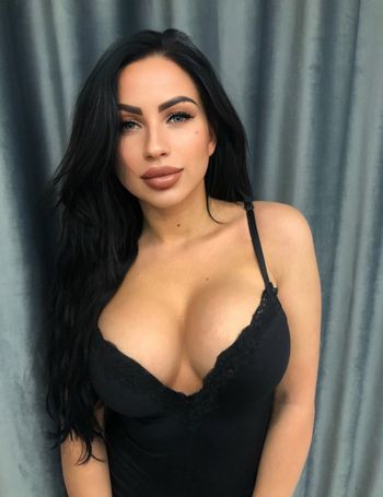 nude victoriaqq showing latina