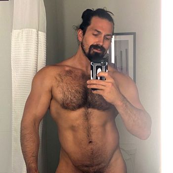 nude vikingwill showing latina selfie