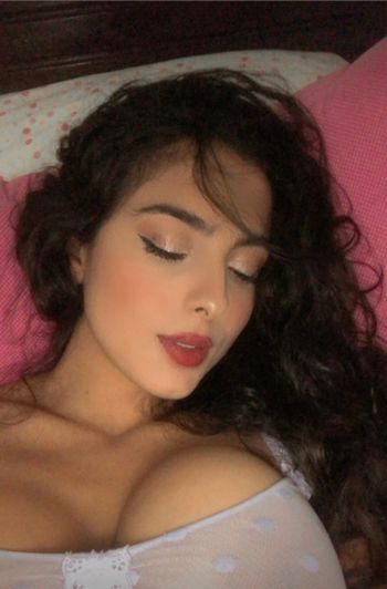 nude violetroseoficial doing submissive selfie