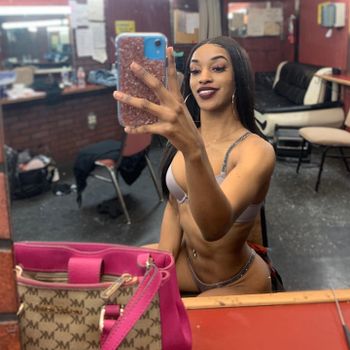 nude virtual_divine showing nude selfie