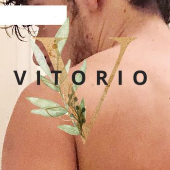 nude vitoriosp showing gay selfie