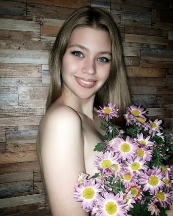 nude white_diamond_2001 recording ukraine selfie