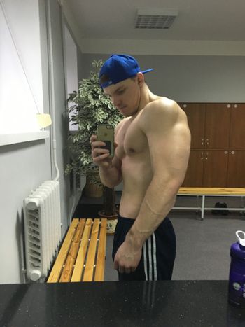 nude whiteconan showing fit selfie