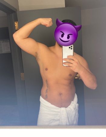 nude whosthatthick posting streamer selfie