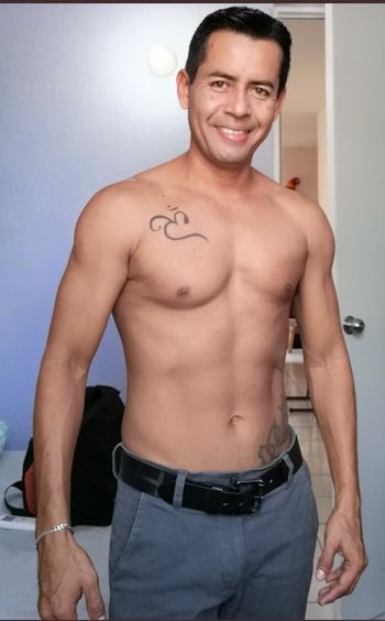 nude williammarco18 posting gay selfie