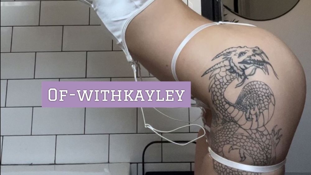 withkayley OnlyFans doing big ass