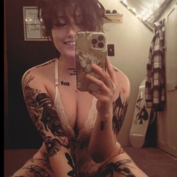 nude xbunnyvalentinex doing custom content