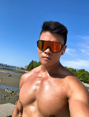 nude xdamienloux posting toys selfie