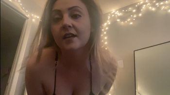 nude xo-stassi doing nude selfie