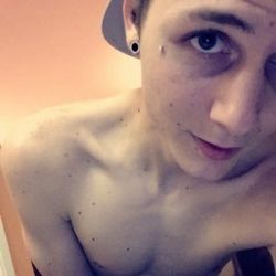 nude xtreybentley leaking model selfie