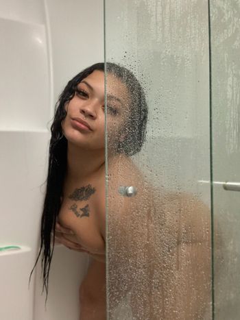 nude xxhoneylovee doing squirt selfie