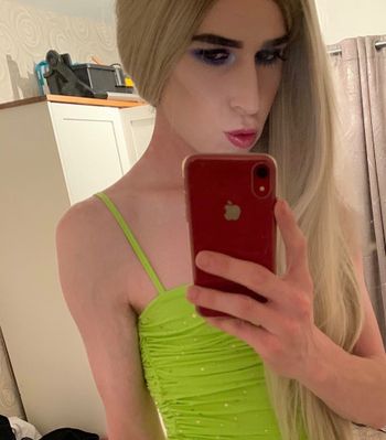 nude xxleahxx posting fetish selfie