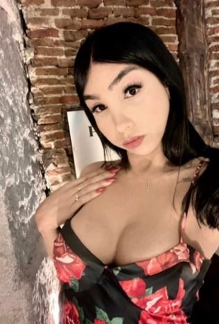 yasmimdornelle OnlyFans latina selfie