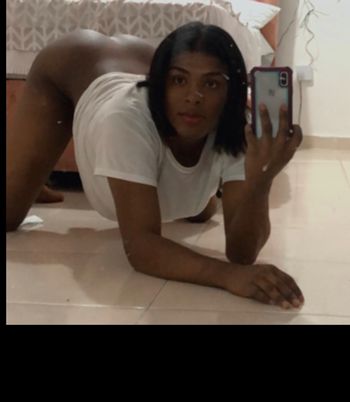 nude yerainiss showing ebony selfie