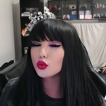 yikuwu OnlyFans femdom selfie