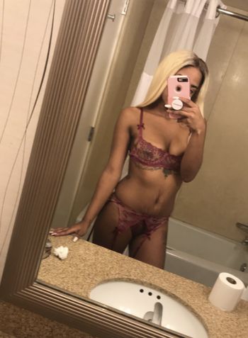 nude youneedmimi showing united states selfie