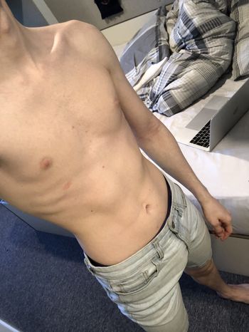 nude younghungtwink1 recording toys selfie