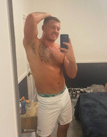 nude yourdadsbro leaking male selfie