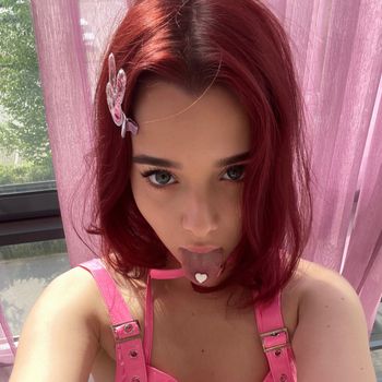 nude yourlovesophia posting teen selfie