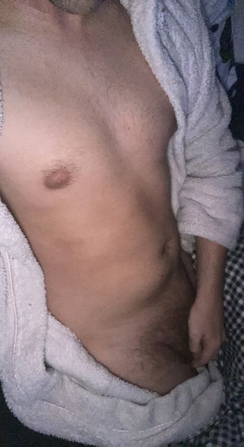 nude yournaughtyboyx posting male selfie