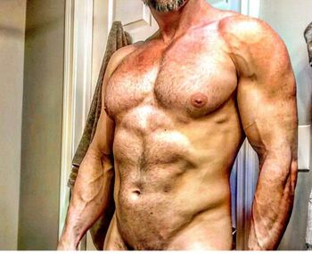 nude yournextdoordaddy2022 showing male selfie