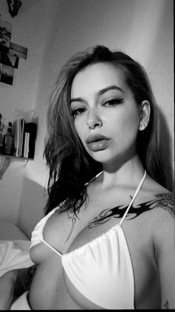 nude yoursweetestnightmare showing custom content selfie