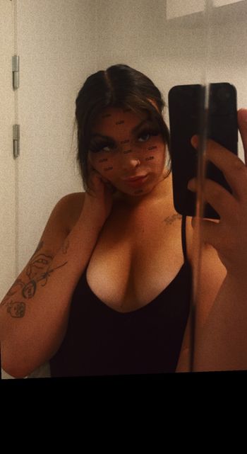 nude yourtransbaddie leaking blowjobs selfie