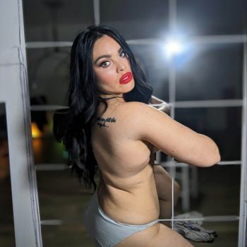 nude yvonnelux showing latina